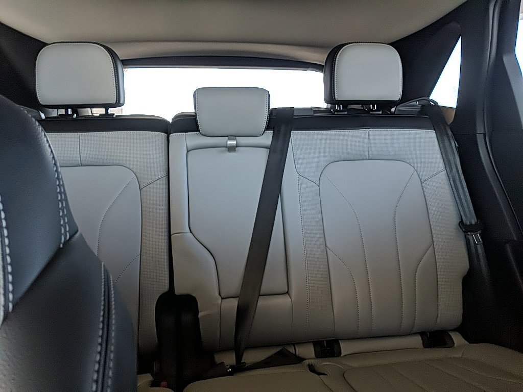 Certified 2025 Ford Escape Platinum w/ Premium Technology Package image 26