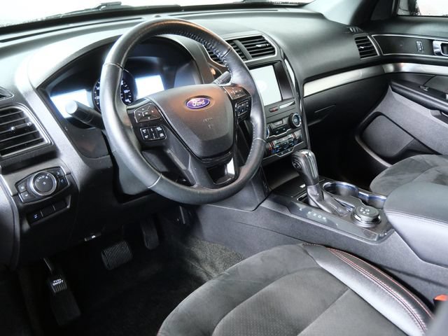 Certified 2018 Ford Explorer XLT w/ Equipment Group 202A AWD/4WD image 3
