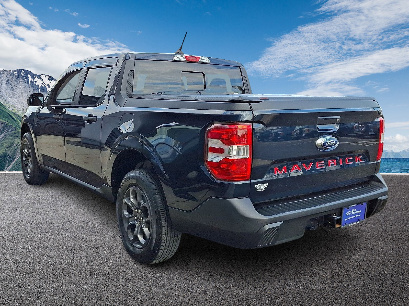 Certified 2022 Ford Maverick XLT image 2