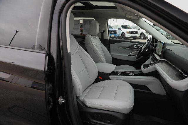 Certified 2025 Ford Explorer Platinum w/ LUX Leather Package AWD/4WD image 39