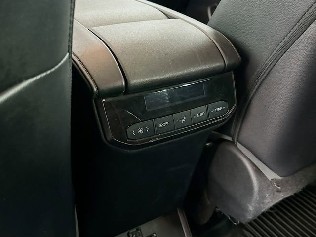 Used 2022 Toyota Highlander XLE image 32