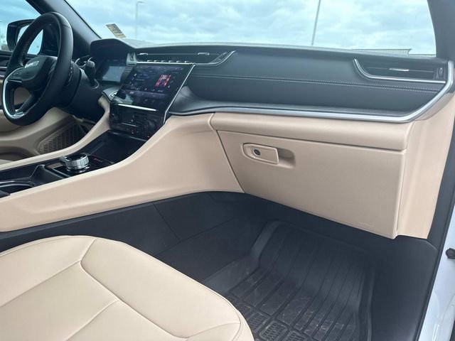 Used 2025 Jeep Grand Cherokee L Limited w/ Black Appearance Package image 22