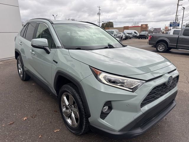 Used 2021 Toyota RAV4 XLE Premium image 4