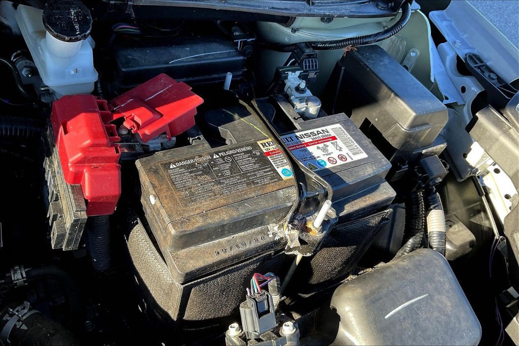 Used 2025 Nissan Versa SV FWD image 31