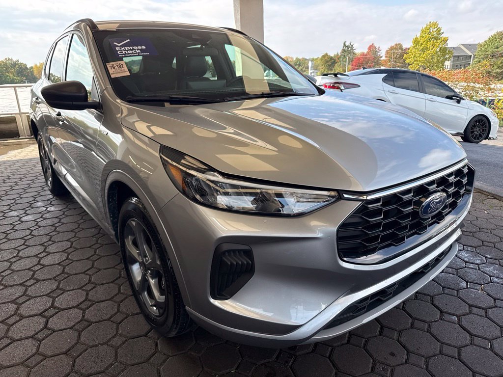 Certified 2023 Ford Escape ST-Line w/ Tech Pack #1 AWD/4WD image 4