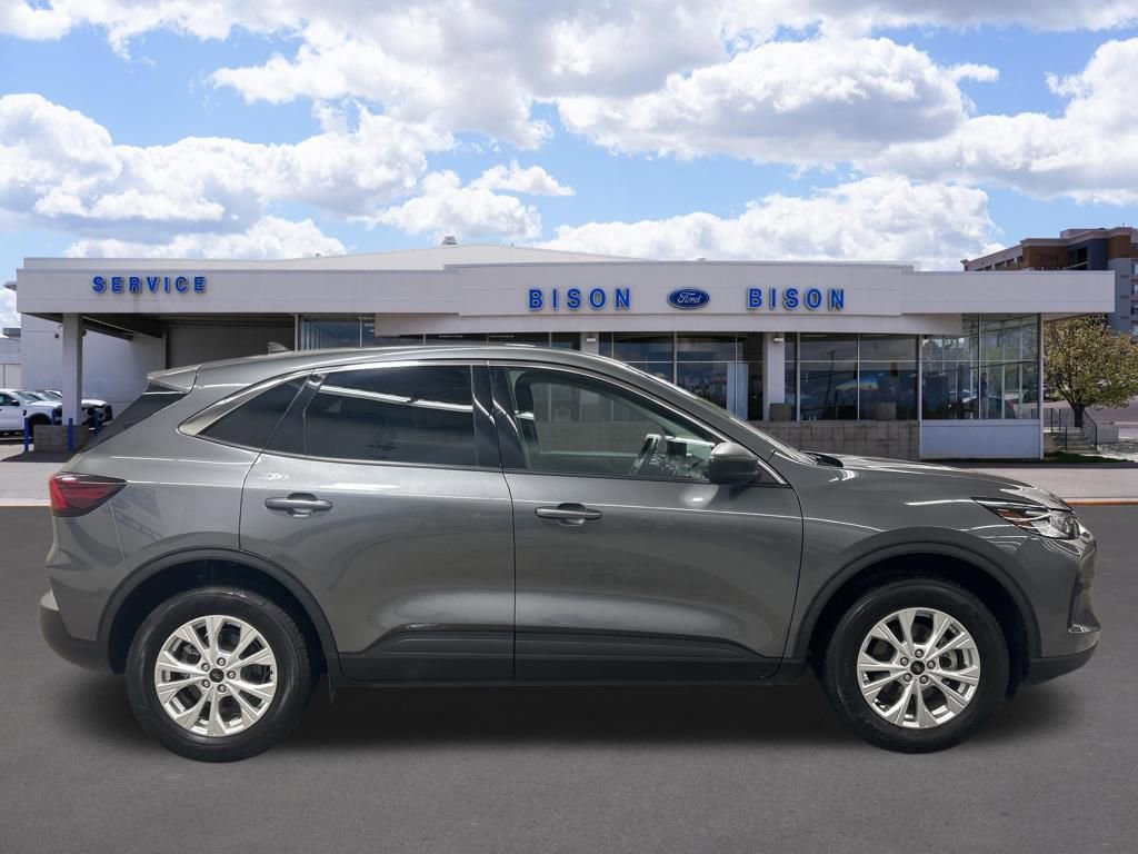 Certified 2024 Ford Escape Active AWD/4WD image 2