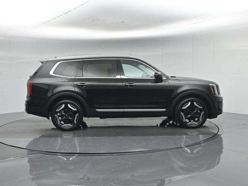 Used 2024 Kia Telluride S FWD image 32