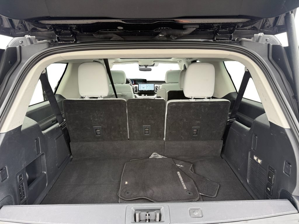 Certified 2025 Ford Expedition Max Platinum w/ Driver's Package AWD/4WD image 26