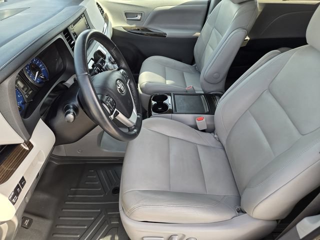 Used 2020 Toyota Sienna XLE w/ XLE Navigation Package FWD image 12