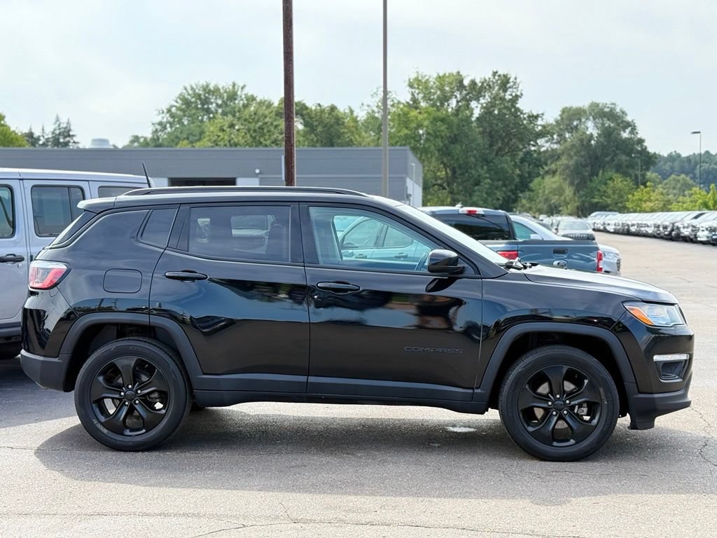 Used 2018 Jeep Compass Latitude AWD/4WD image 29