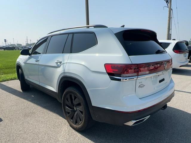 Used 2024 Volkswagen Atlas SE AWD/4WD image 4