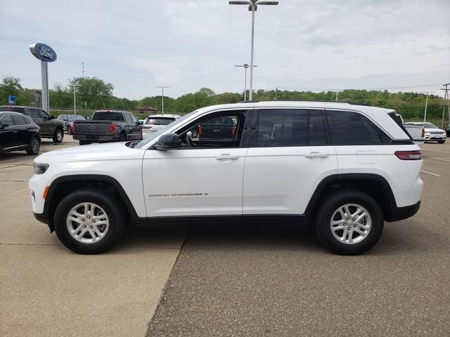 Used 2023 Jeep Grand Cherokee Laredo w/ Luxury Tech Group I AWD/4WD image 8