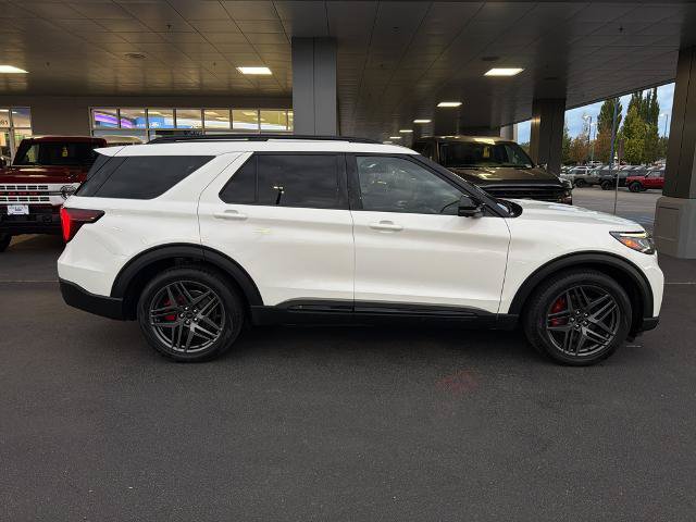 Certified 2025 Ford Explorer ST AWD/4WD image 7