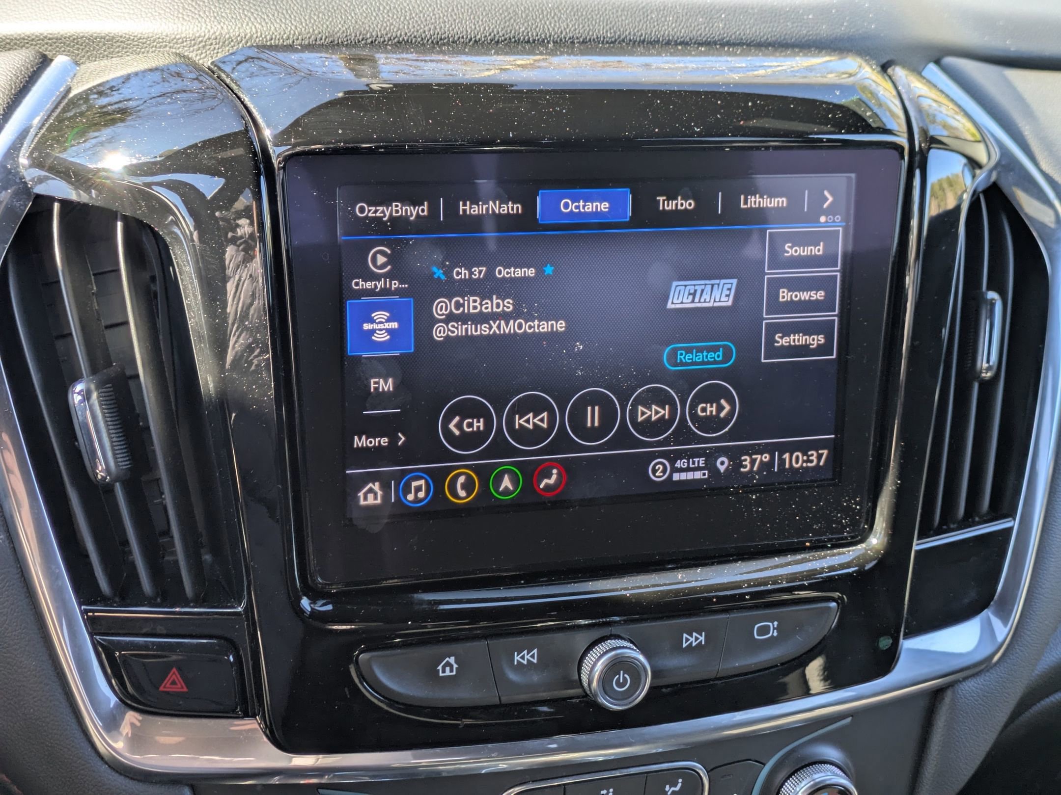 Used 2023 Chevrolet Traverse RS image 19