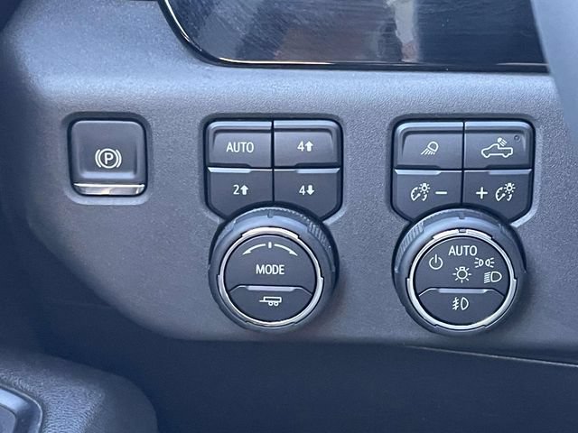 Used 2025 Chevrolet Silverado 1500 LT Trail Boss w/ LT Trail Boss Premium Package AWD/4WD image 19