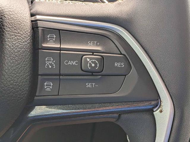 Used 2023 Jeep Grand Cherokee Altitude AWD/4WD image 27