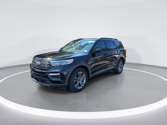 Certified 2022 Ford Explorer XLT w/ Equipment Group 202A AWD/4WD image 3