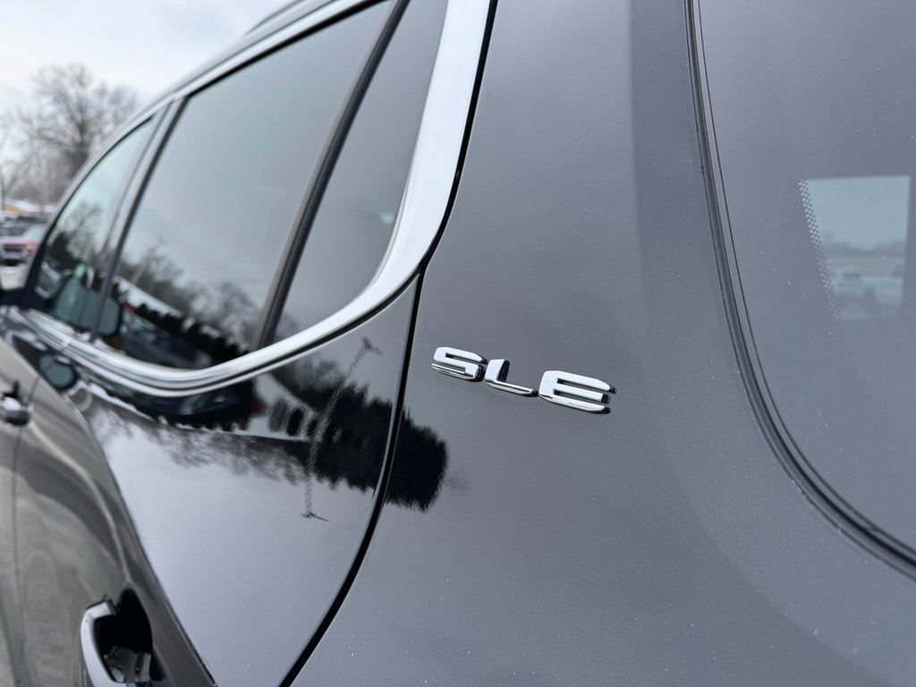 Used 2023 GMC Acadia SLE w/ Driver Convenience Package image 11