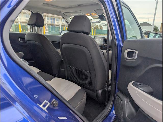 Used 2023 Hyundai Venue SEL image 23