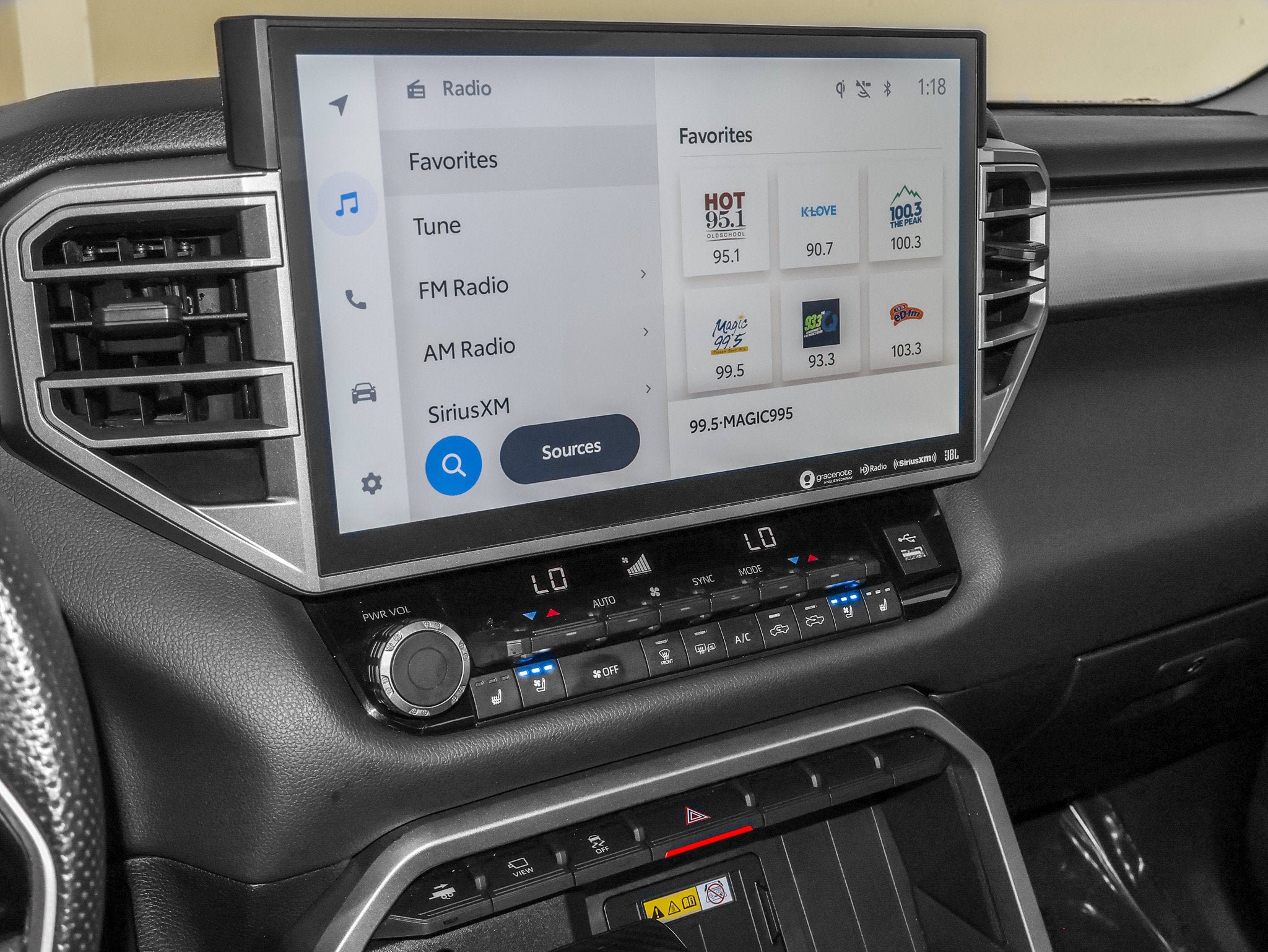 Used 2024 Toyota Tundra Limited AWD/4WD image 30