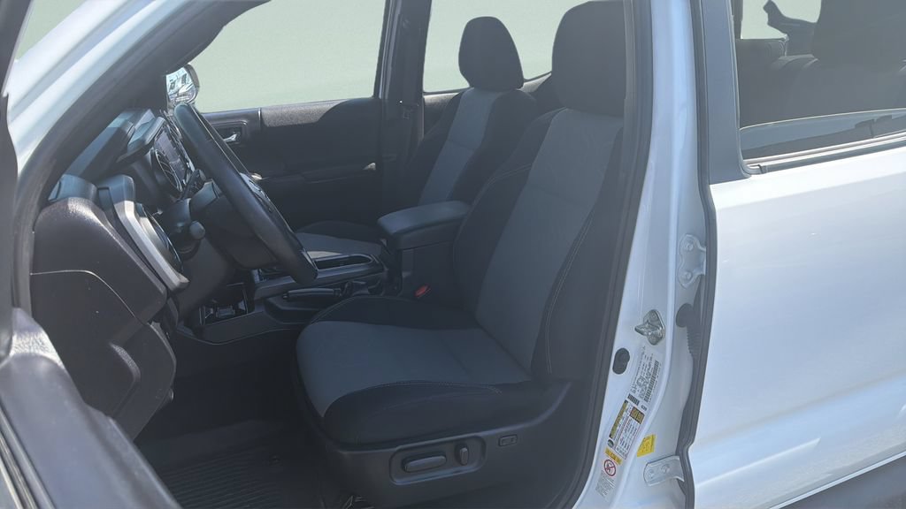 Used 2020 Toyota Tacoma TRD Off-Road AWD/4WD image 4