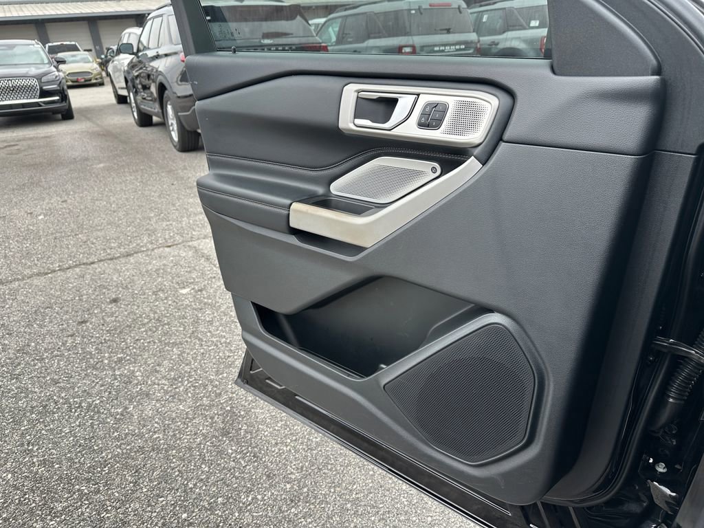Certified 2022 Ford Explorer Limited w/ Limited Technology Package image 22