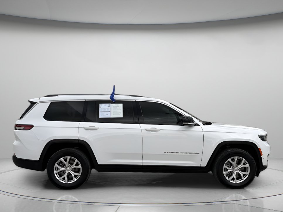 Used 2022 Jeep Grand Cherokee L Limited w/ Luxury Tech Group II AWD/4WD image 2