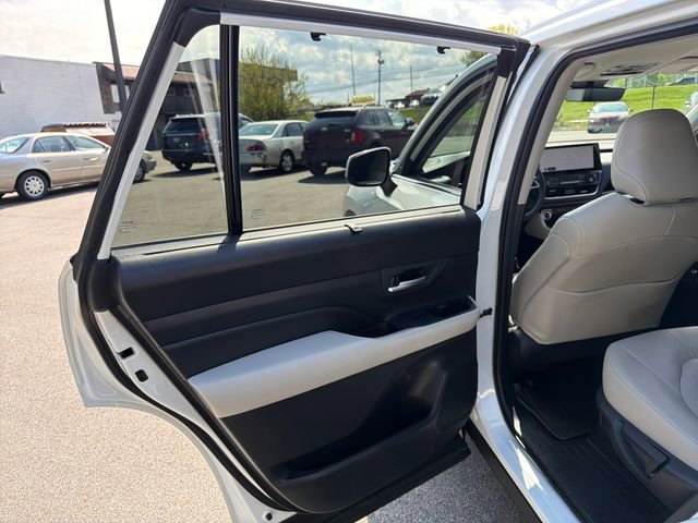 Used 2025 Toyota Grand Highlander AWD Hybrid image 25