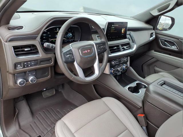 Used 2024 GMC Yukon XL SLT w/ SLT Premium Package image 16