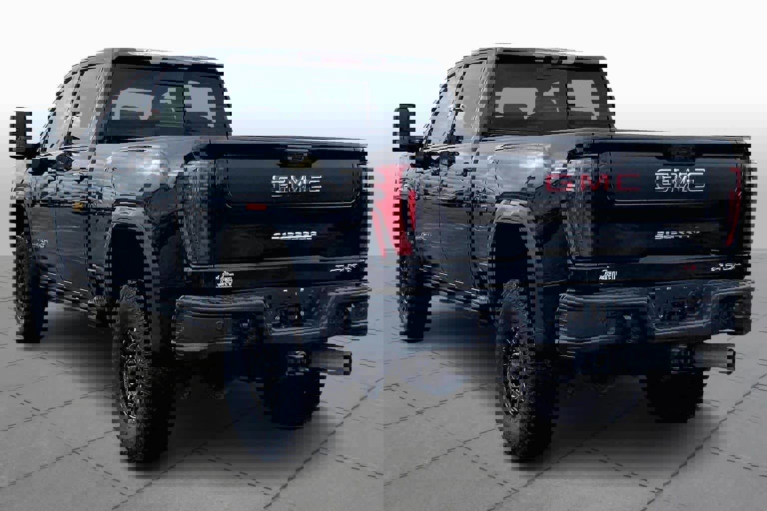 Used 2024 GMC Sierra 2500 AT4X w/ AT4X AEV Edition image 2