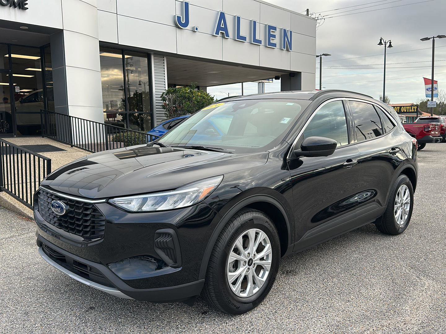 Certified 2024 Ford Escape Active w/ Tech Pack #2 image 4