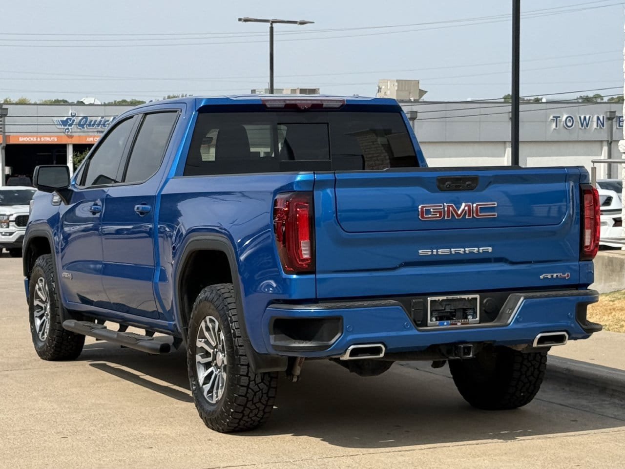 Used 2023 GMC Sierra 1500 AT4 w/ AT4 Premium Package AWD/4WD image 5