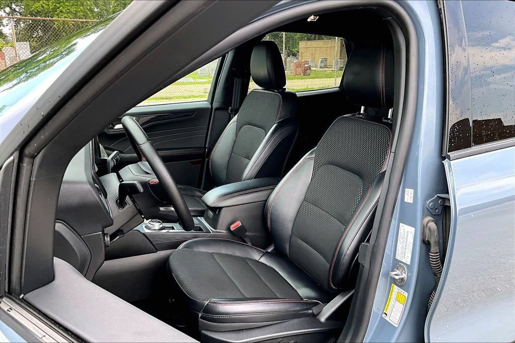 Certified 2025 Ford Escape ST-Line w/ Tech Pack #1 AWD/4WD image 23