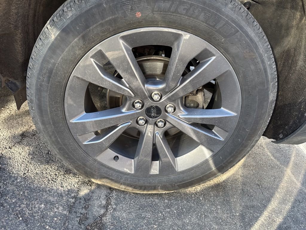 Certified 2022 Ford Explorer XLT w/ Equipment Group 202A image 5