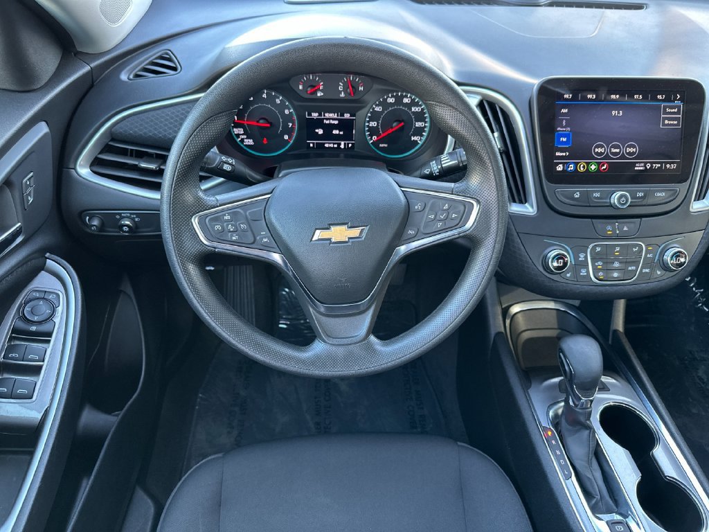 Used 2025 Chevrolet Malibu LT FWD image 13