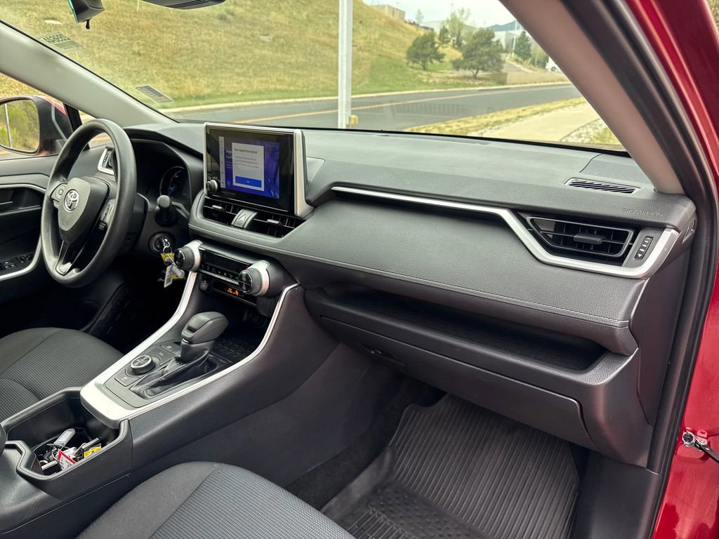 Used 2024 Toyota RAV4 LE image 28