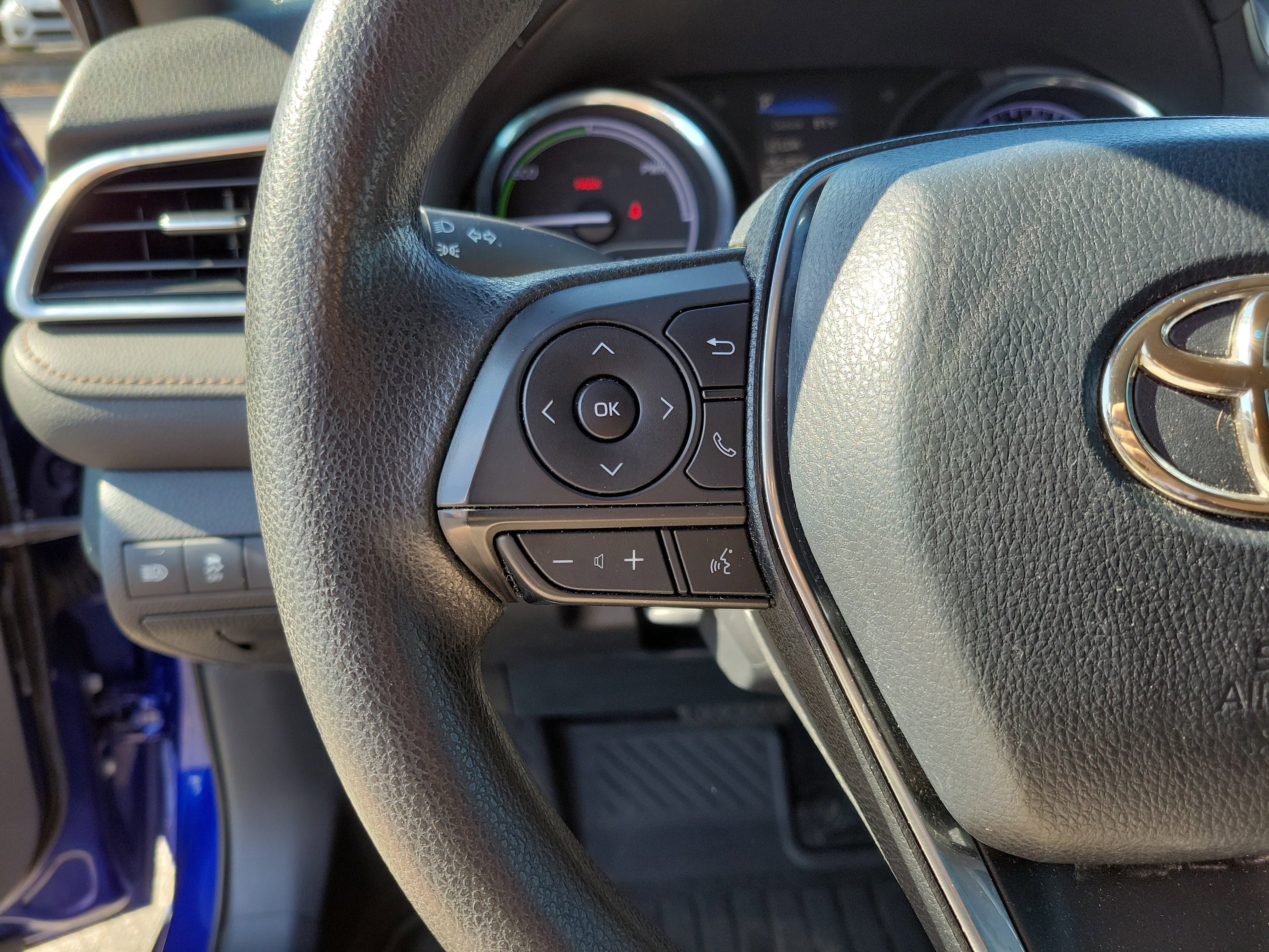 Used 2018 Toyota Camry LE image 12