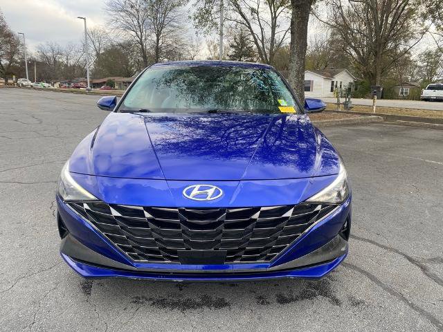 Used 2022 Hyundai Elantra Limited image 2