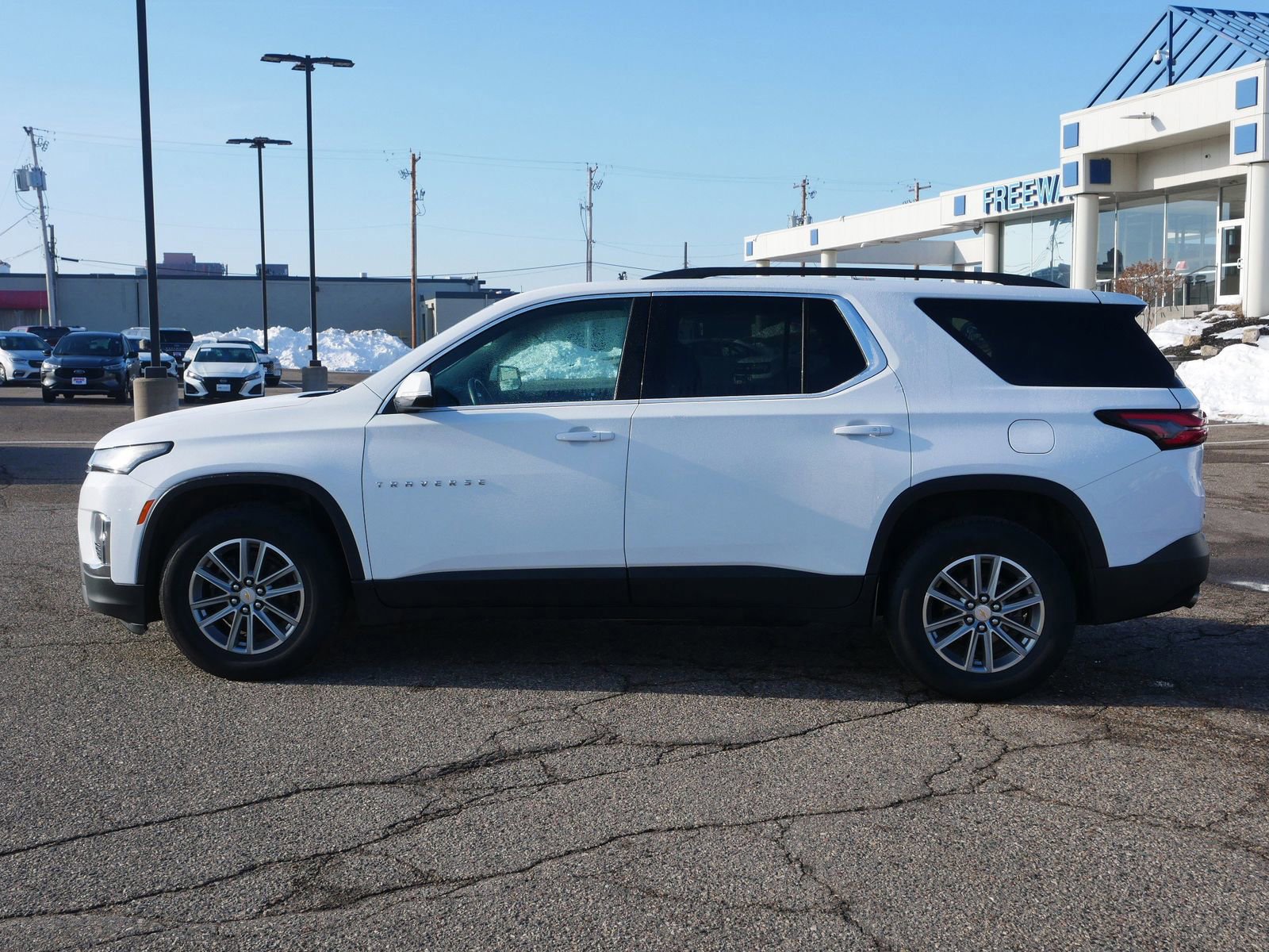 Used 2023 Chevrolet Traverse LT image 6