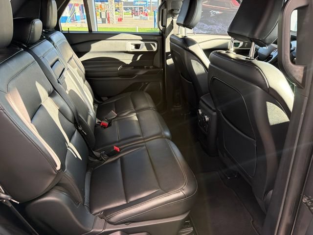 Certified 2020 Ford Explorer XLT w/ Equipment Group 202A AWD/4WD image 11
