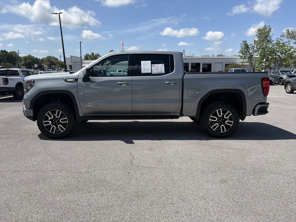 Used 2025 GMC Sierra 1500 AT4 w/ AT4 Premium Package AWD/4WD image 4