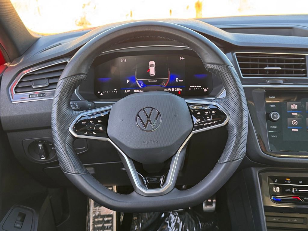 Used 2024 Volkswagen Tiguan SE R-Line FWD image 23