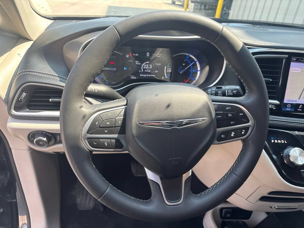 Used 2024 Chrysler Pacifica Limited FWD image 17