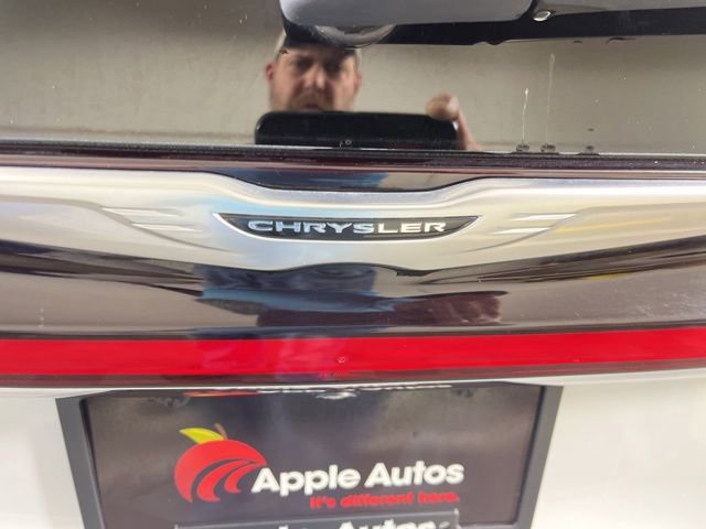 Used 2025 Chrysler Pacifica Select image 9