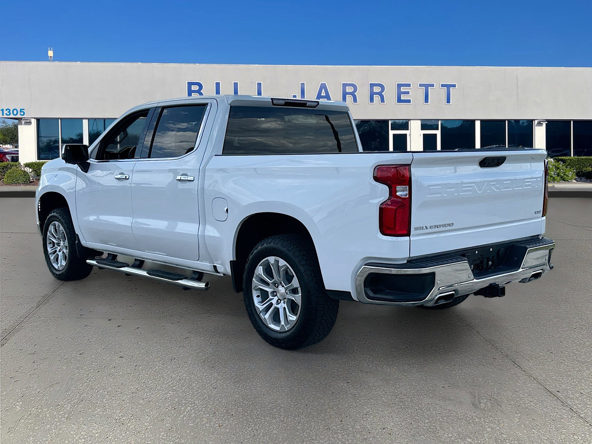 Used 2025 Chevrolet Silverado 1500 LTZ image 3