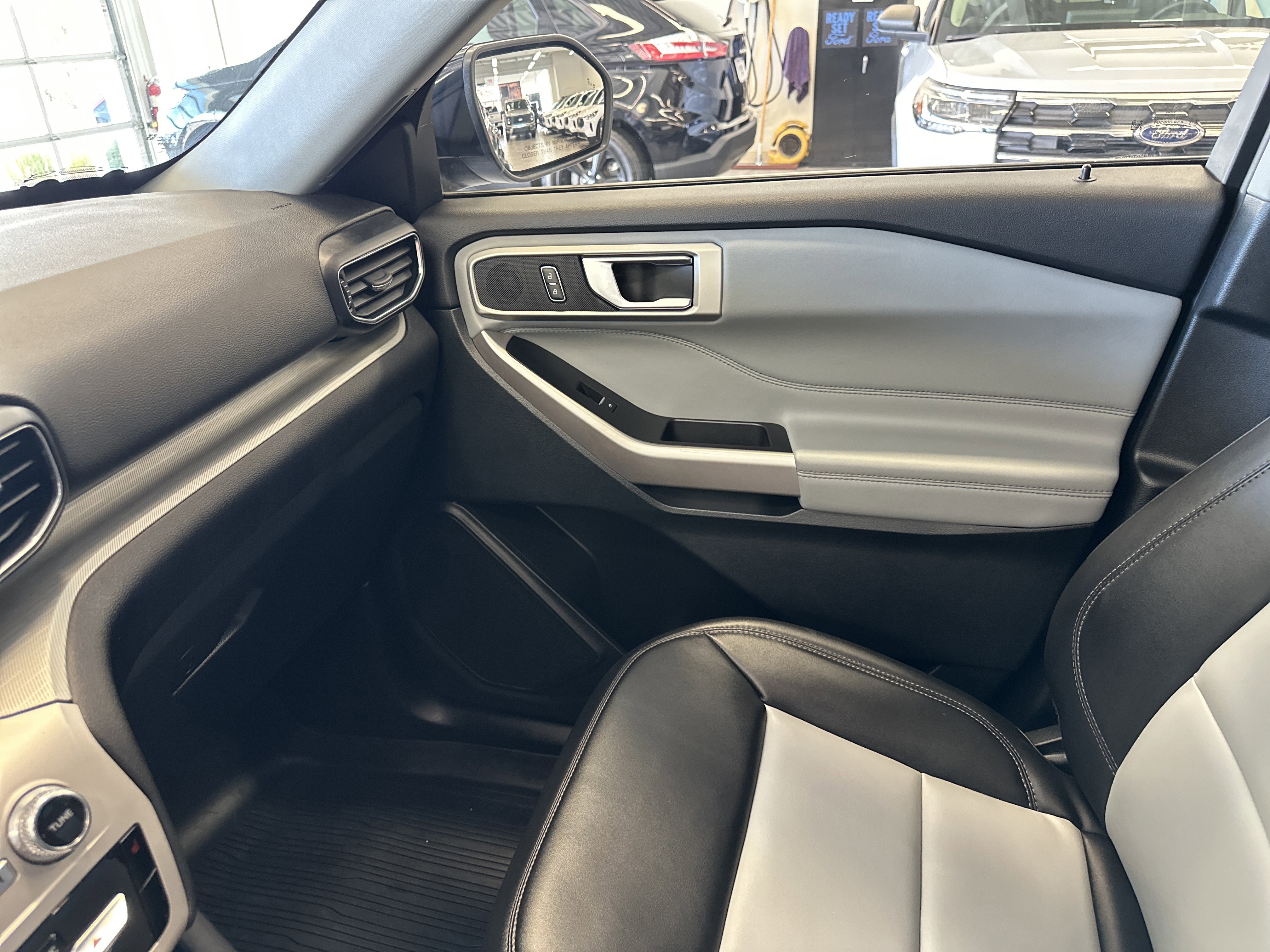 Certified 2023 Ford Explorer XLT w/ Equipment Group 202A image 28