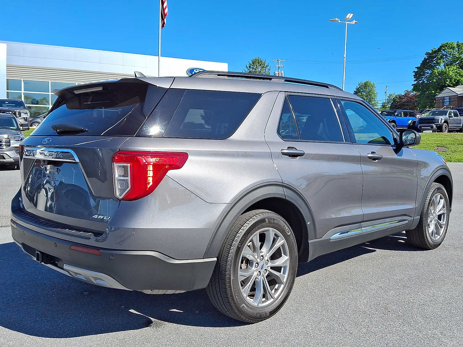 Certified 2023 Ford Explorer XLT w/ Equipment Group 202A AWD/4WD image 6