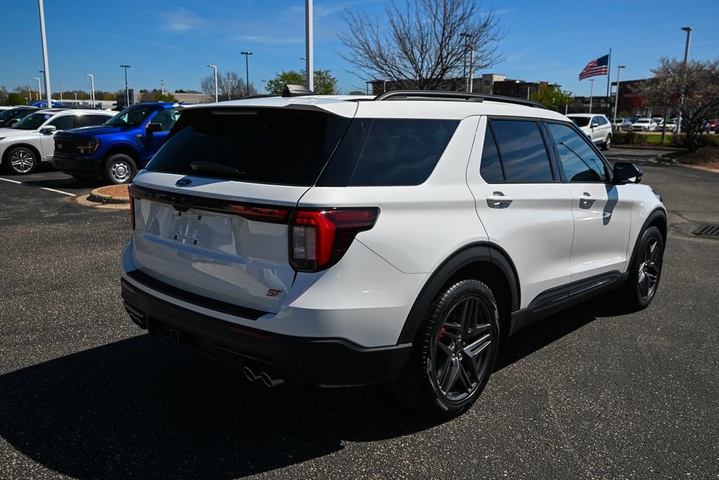 Certified 2025 Ford Explorer ST AWD/4WD image 5