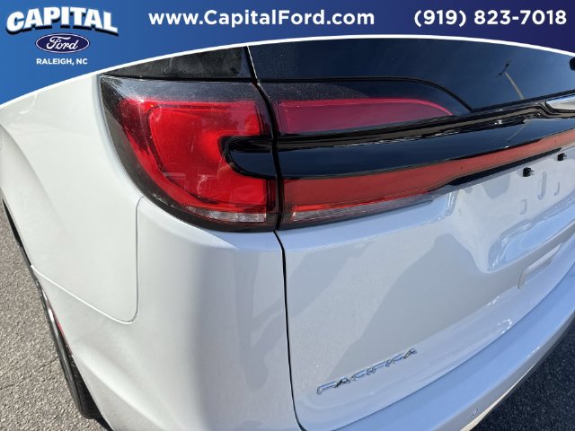 Used 2025 Chrysler Pacifica Select FWD image 15