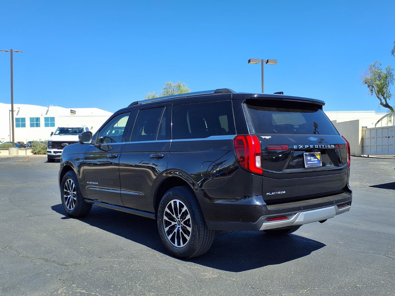 Certified 2025 Ford Expedition Platinum AWD/4WD image 4